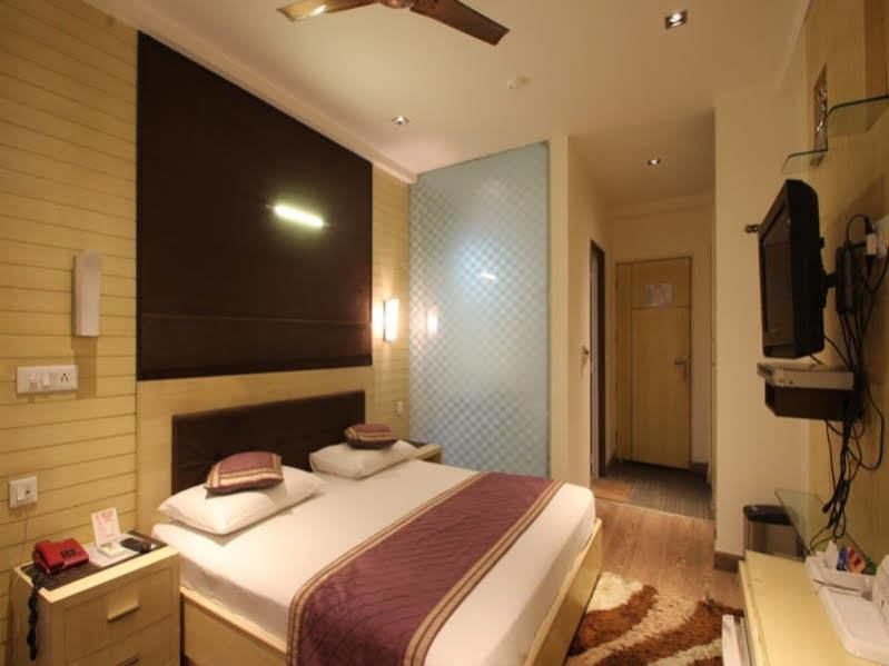 Hotel Arpit Palace Delhi  Eksteriør billede